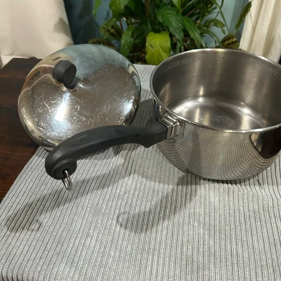 Farberware Silver Saucepan with Black Handle
Sizes: 1 quart & 2 quart - Picture 5 of 11